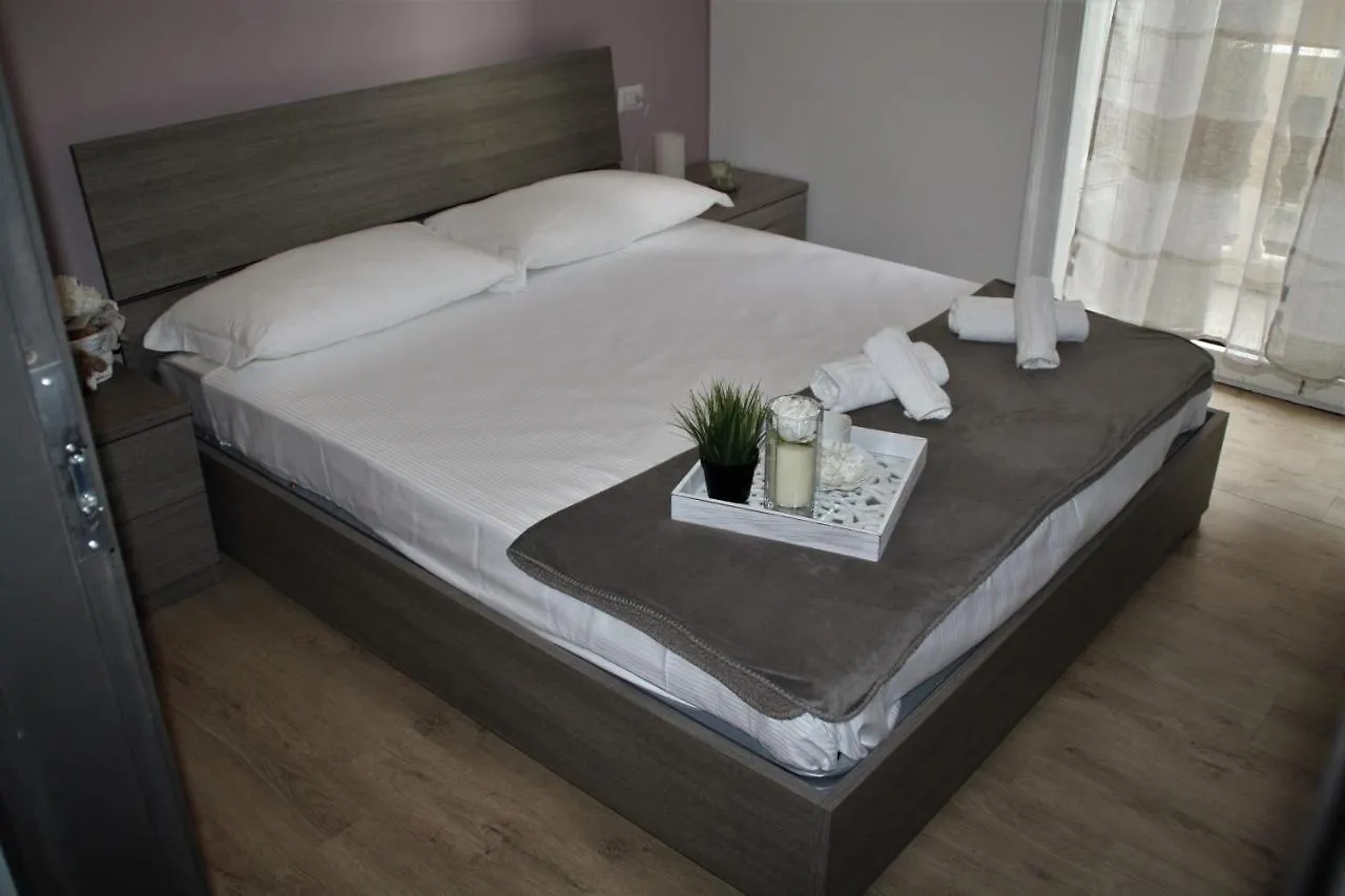 Le Colonne Milano Bed & Breakfast  Milan