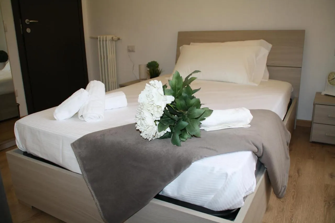 Le Colonne Milano Bed & Breakfast 0*, Milan Italy